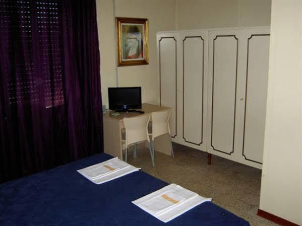 Hotel Violetta Parma Dış mekan fotoğraf