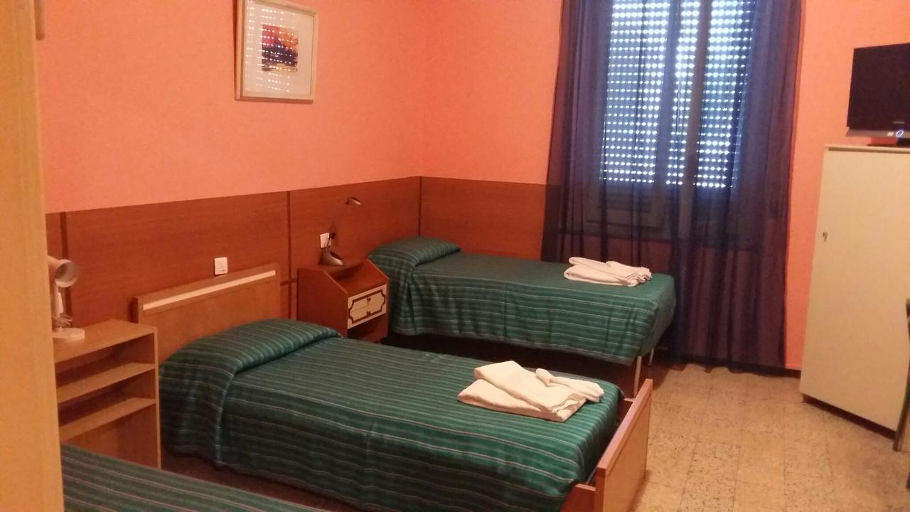 Hotel Violetta Parma Dış mekan fotoğraf