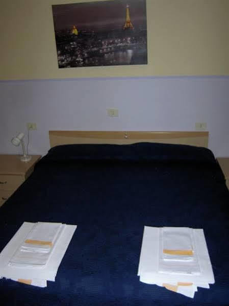 Hotel Violetta Parma Dış mekan fotoğraf